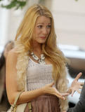 th_91711_celebrity_paradise.com_TheElder_BlakeLively26_122_351lo.jpg